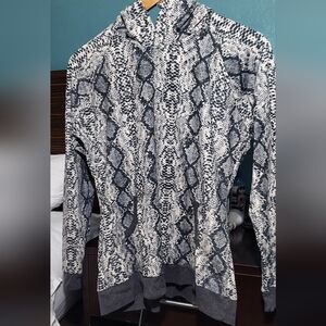 Stylish Black and Gray Snake Print Zip-Up Sweater